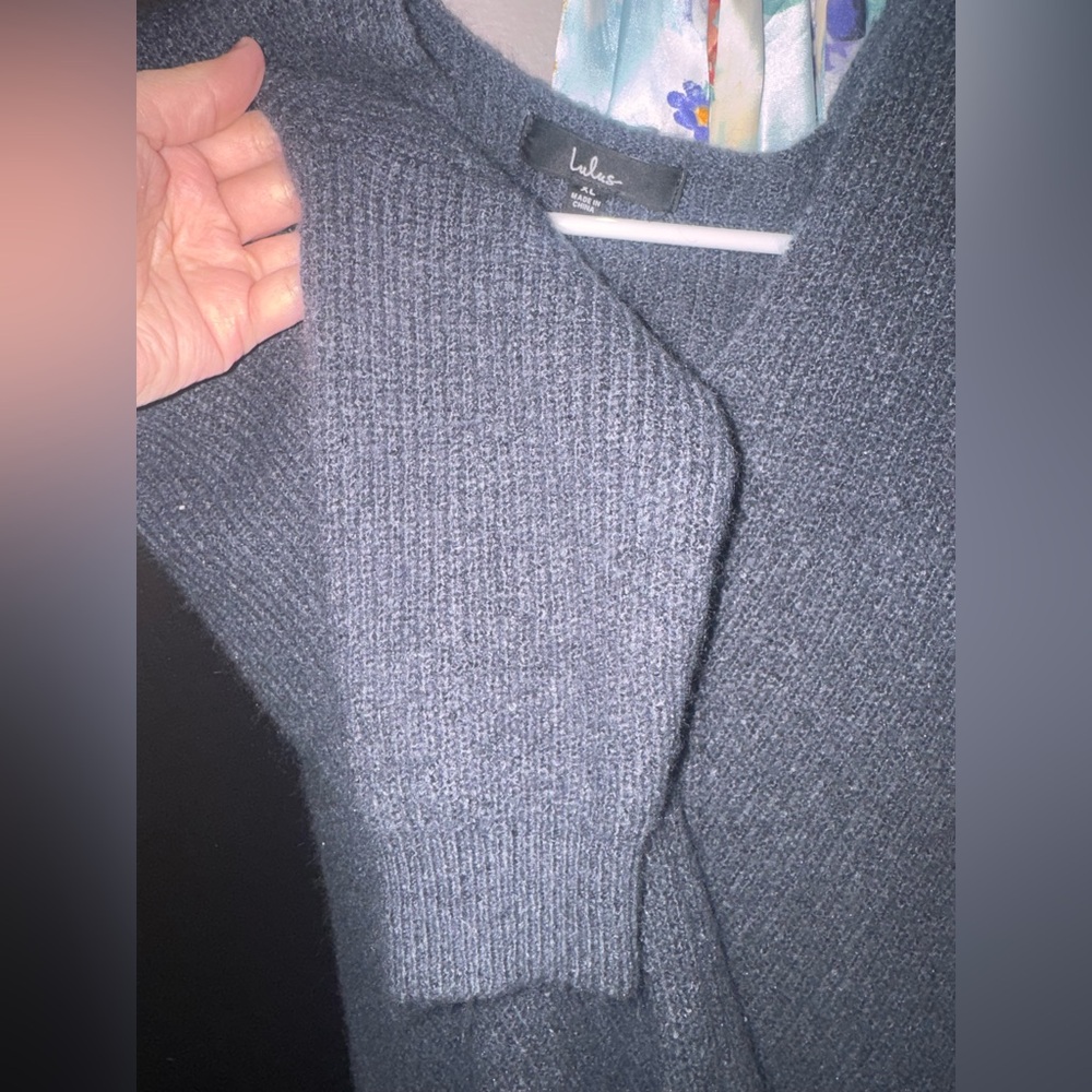 Lulu's Women's V-Neck Sweater in Gray